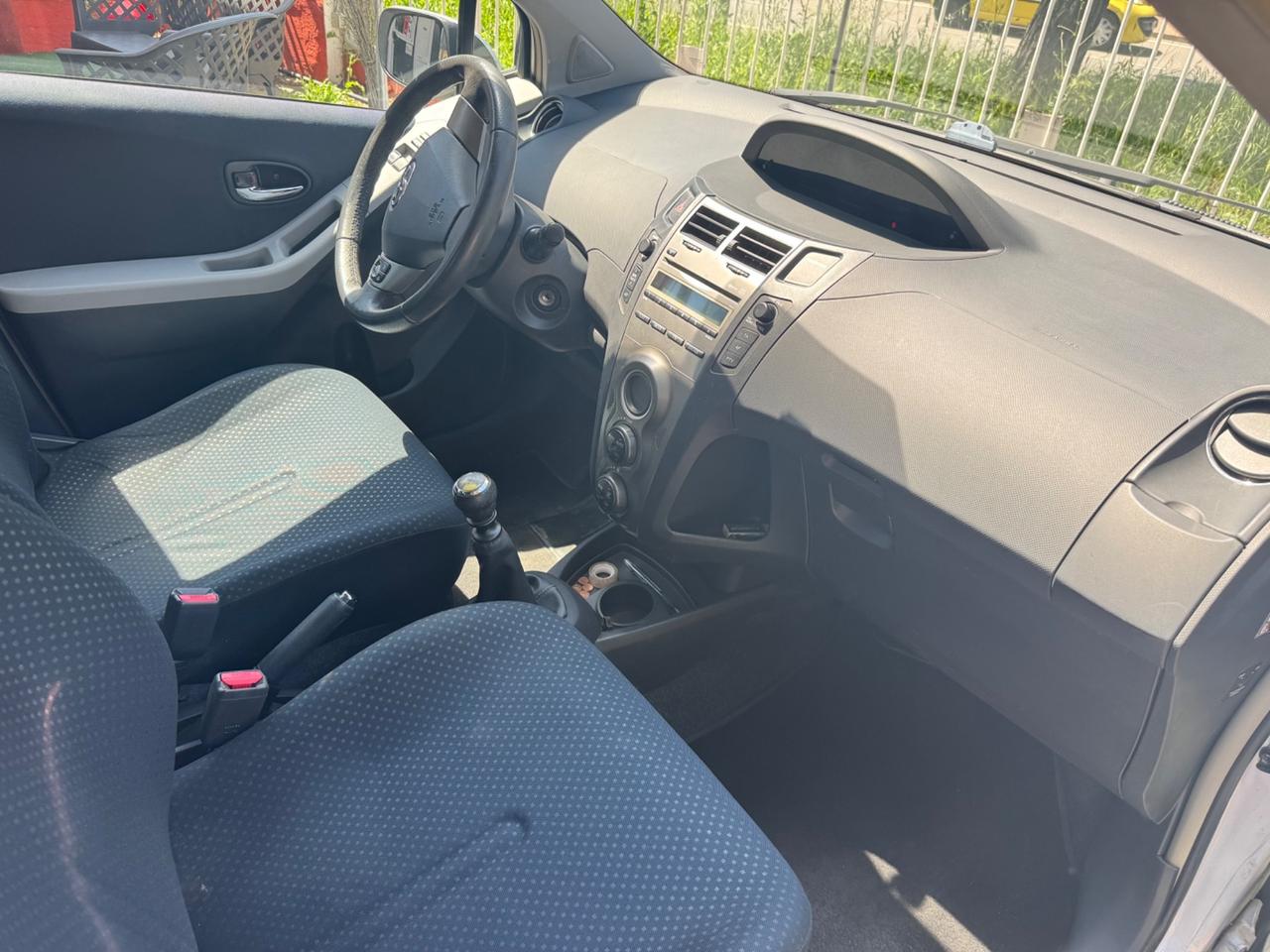 Toyota Yaris 1.3 BENZINA - POCHI KM - 2010
