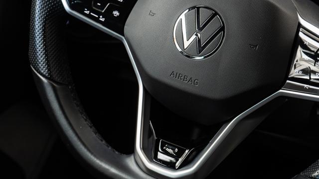 VOLKSWAGEN Tiguan 2.0 TDI SCR DSG 4MOTION R-Line UNIPRO