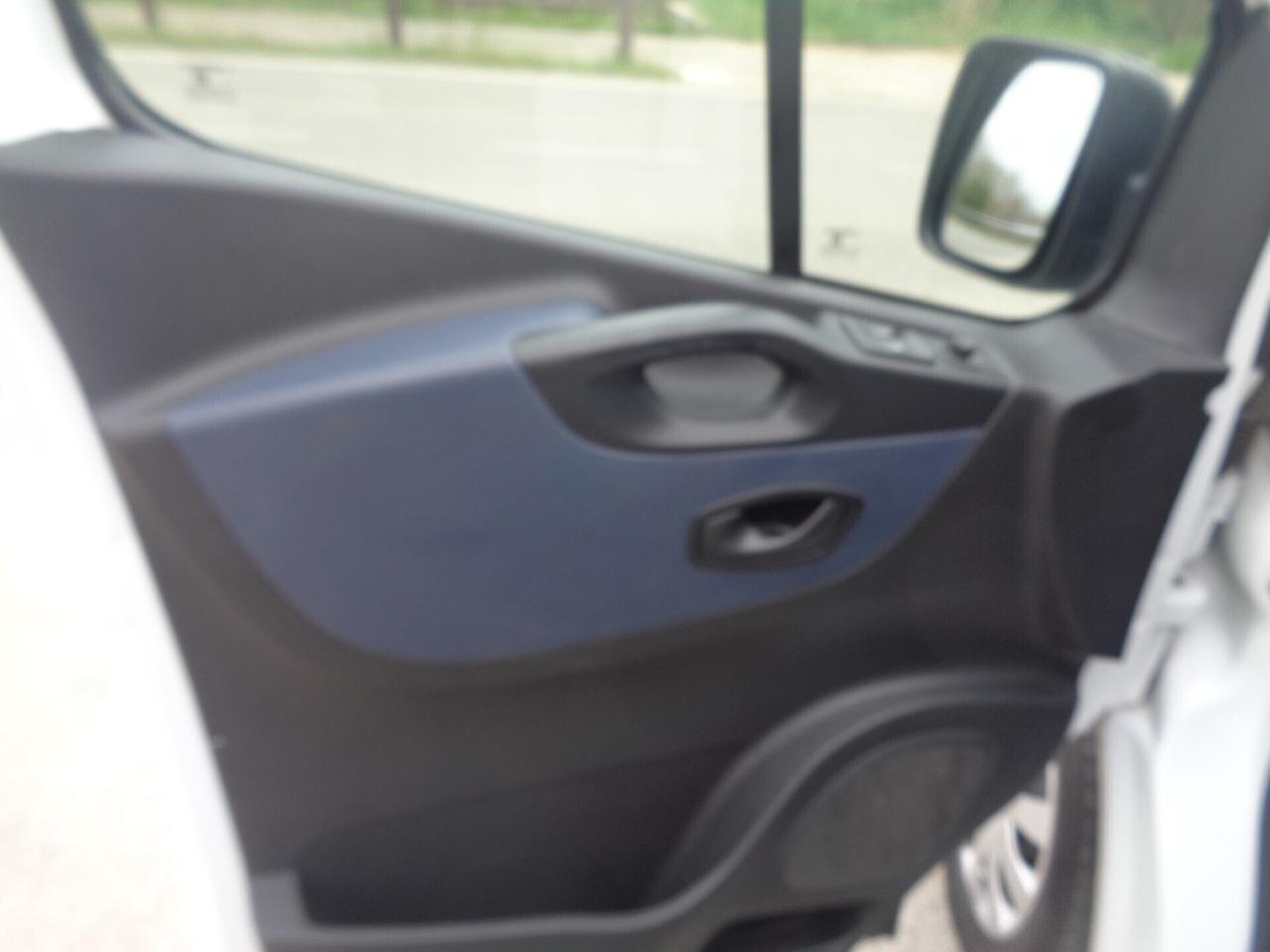 Vivaro 1.6 BiTurbo friziobne e volano km0 garz 12