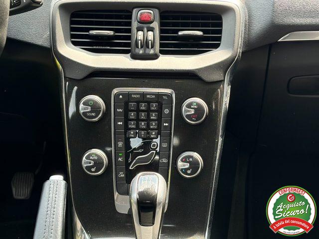 VOLVO V40 Momentum D2