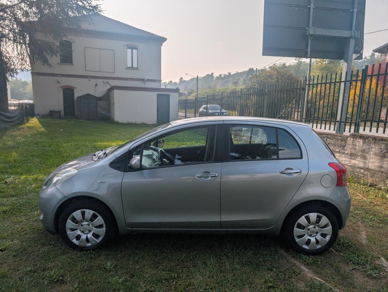 Toyota Yaris 1.3 5 porte Luna UNICO PROPRIETARIO