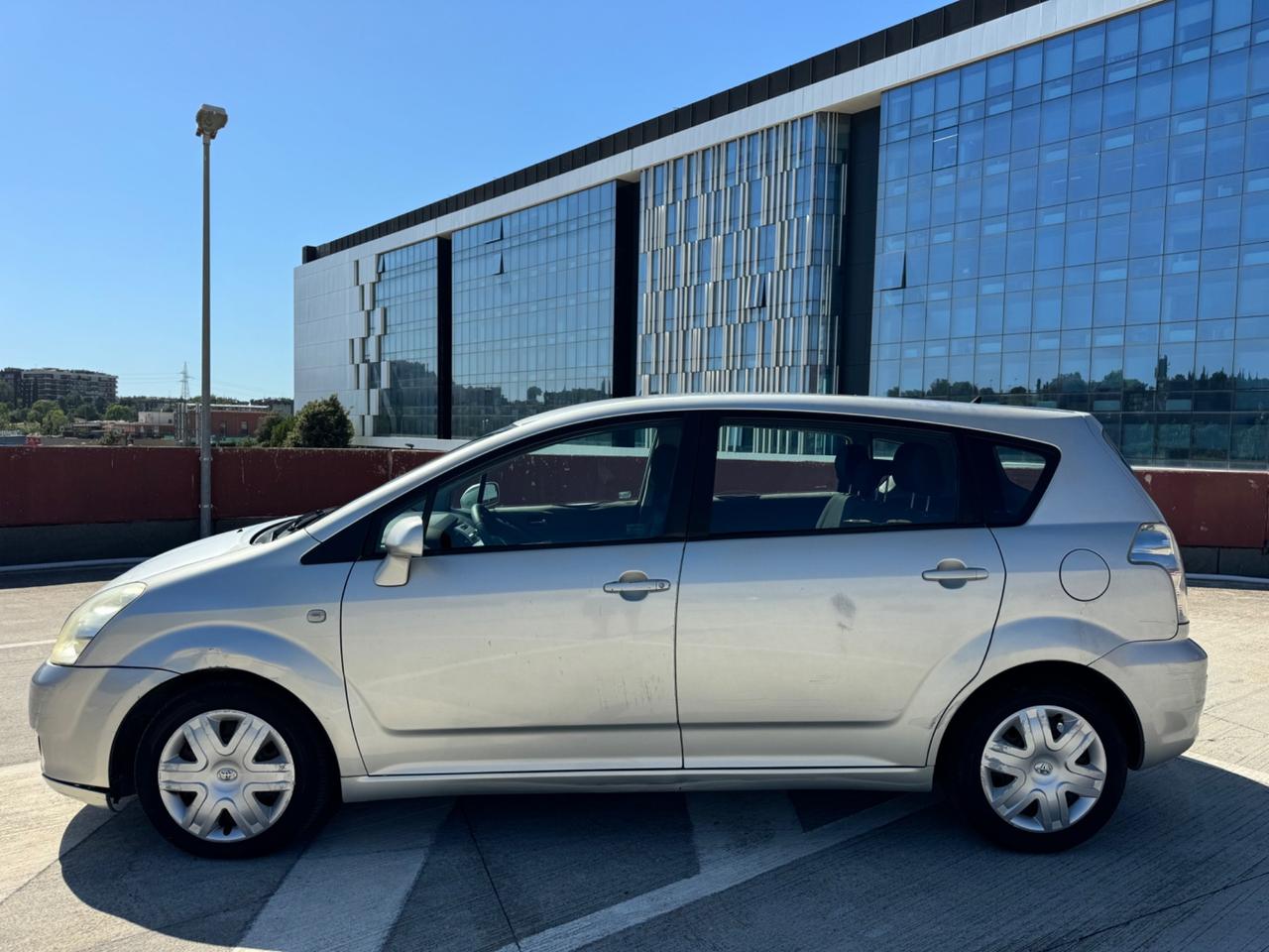 Toyota Corolla Verso 2.2 16V Sol AFFARE!