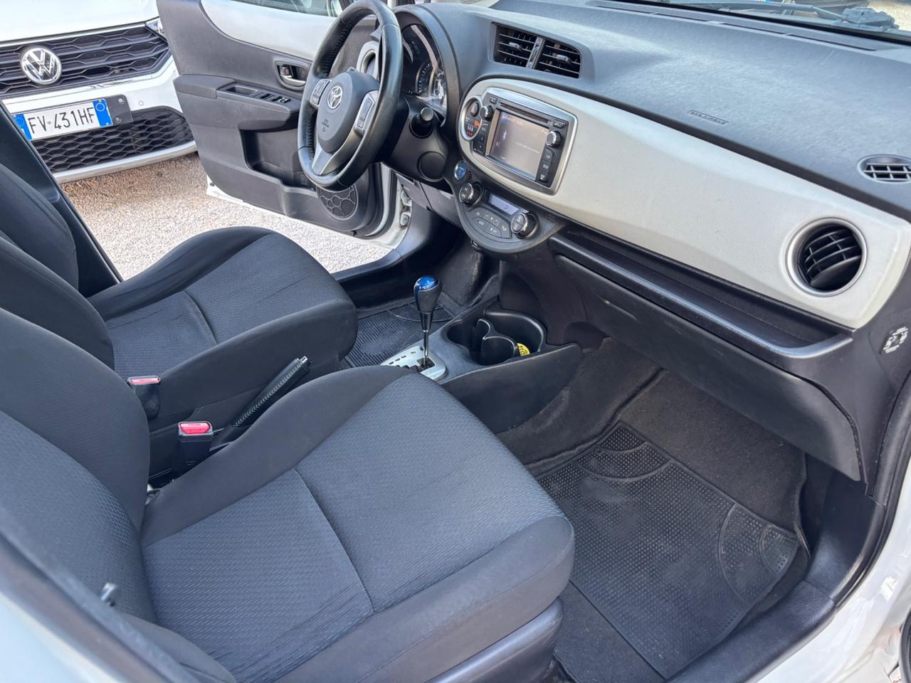 TOYOTA YARIS HYBRISD 1.5 75CV AUTOMATICA FULL OPT