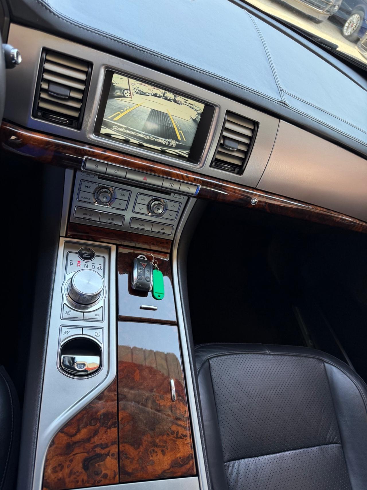 XF 3.0DS V6 Premium Luxury/R-SPORT/RATE/PERMUTE