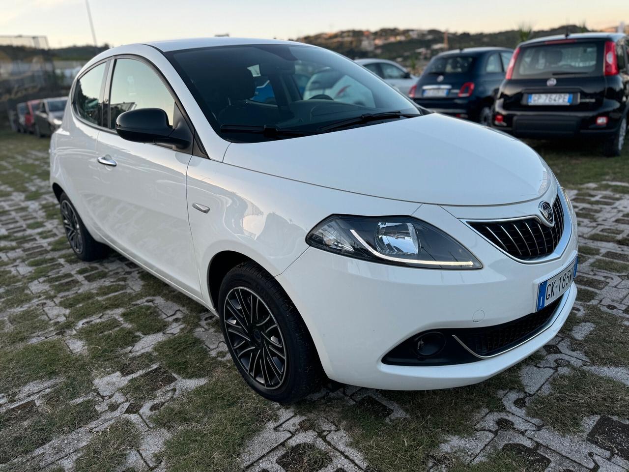 Lancia Ypsilon 1.0cc 70cv Hybrid Ecochic Gold