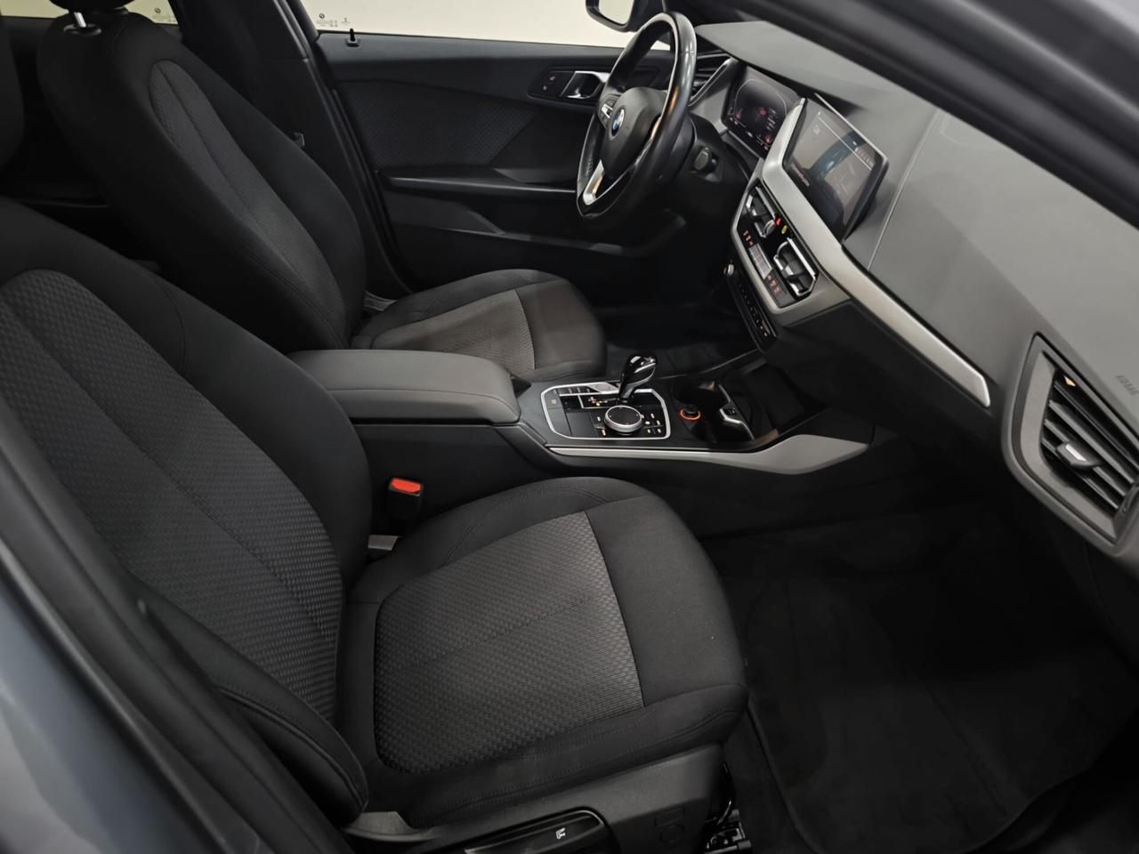 Bmw 118 118d 5p. Business Advantage