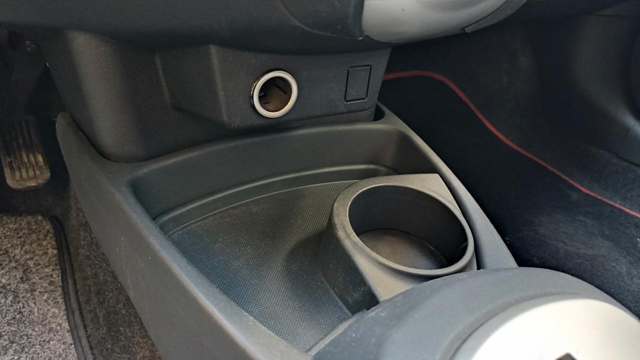 Toyota Yaris 1.4 D-4D 5 porte M-MT Sol automatica