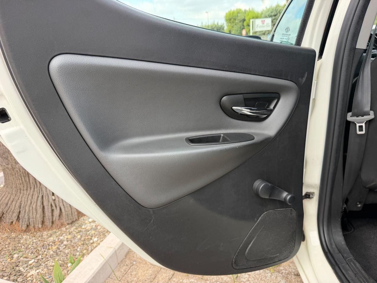 Lancia Ypsilon 1.2 69 CV 5 porte S&S Gold