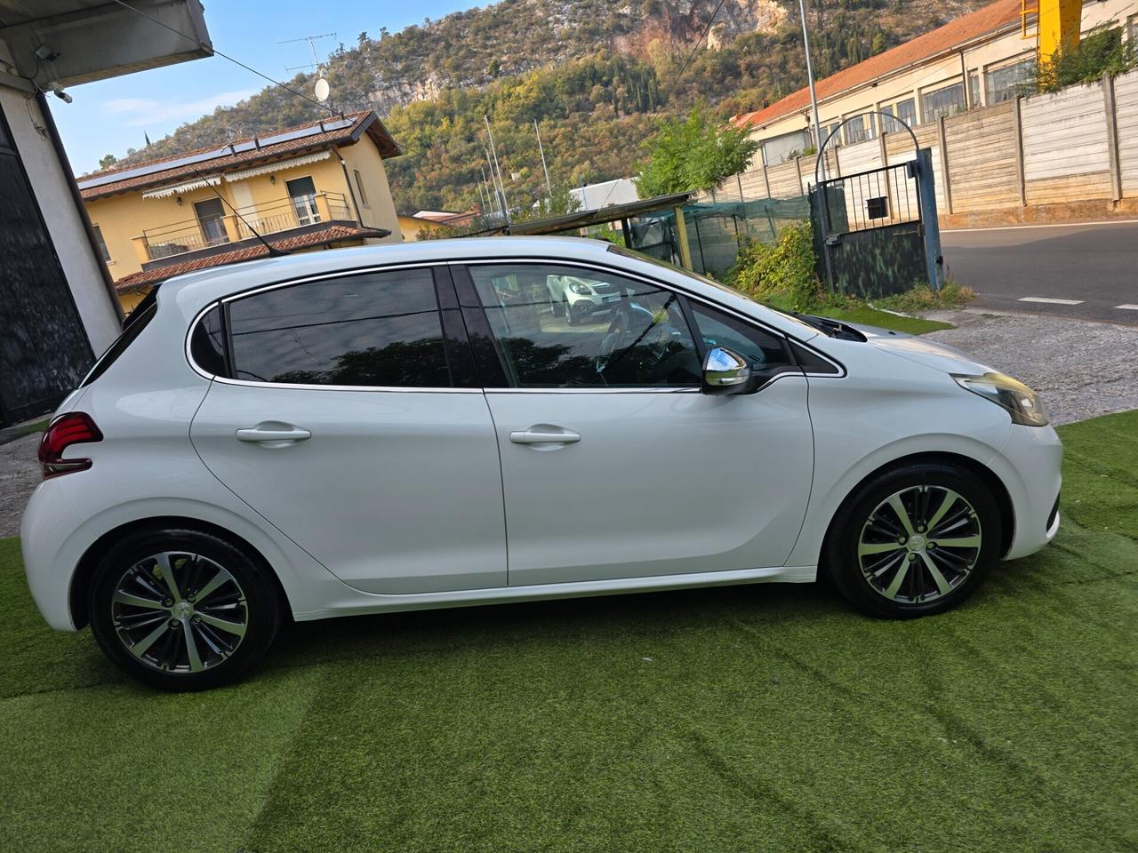 Peugeot 208 1.6HDI 100CV Allure EURO6-2015