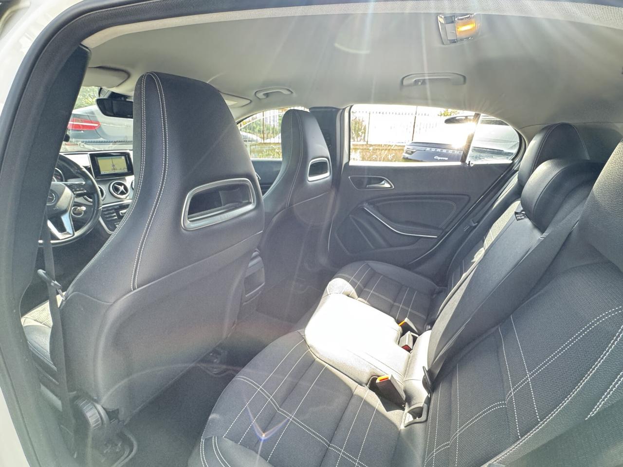 MERCEDES-BENZ GLA 200CDI PREMIUM PER NEOPATENTATI