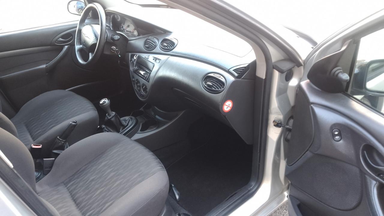 Ford Focus 1.6i 16V cat 5p. Zetec neopatentati