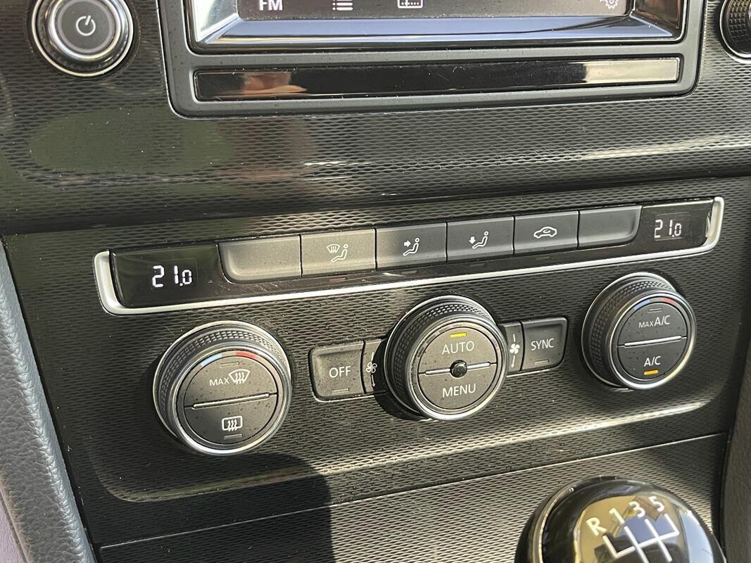 Volkswagen Golf 1.6 TDI 110 CV 5p. Comfortline BlueMotion Technology Cerchi lega da 17 – sensori park anteriore e posteriore – vetri privacy-clima bi/zona