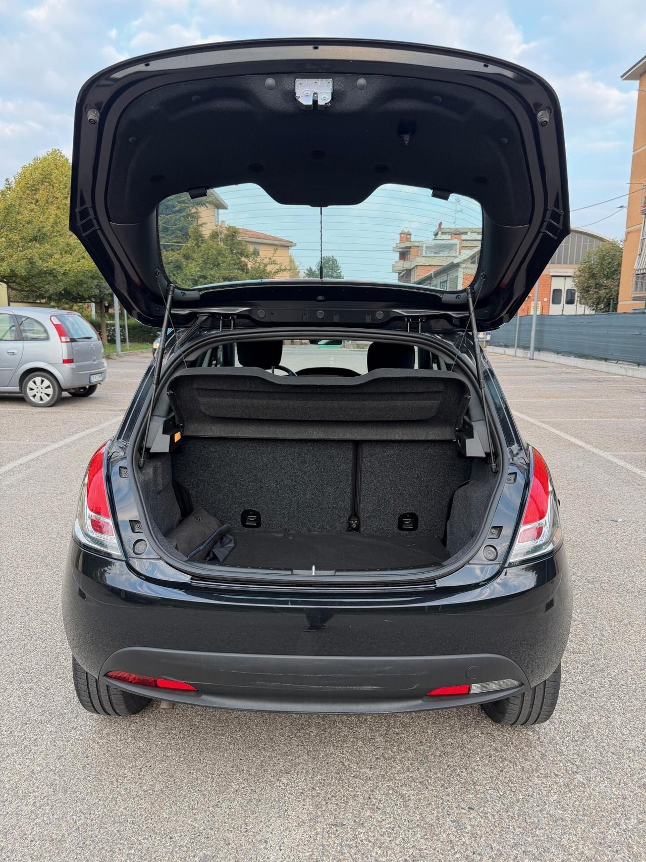 Lancia Ypsilon 1.2 Gpl - NEOPATENTATI - 12 MESI DI GARANZIA -