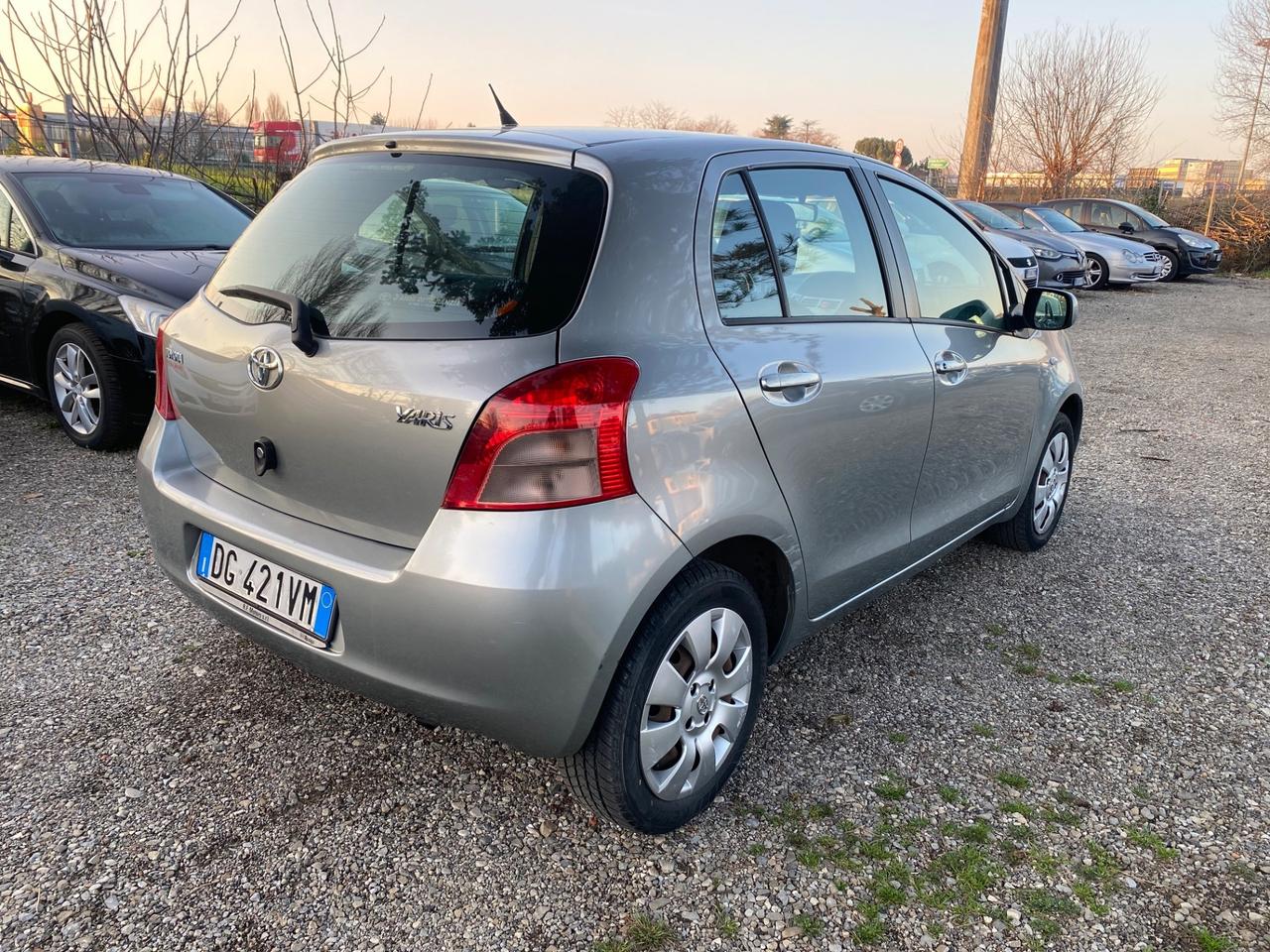 Toyota Yaris 1.0 5 porte