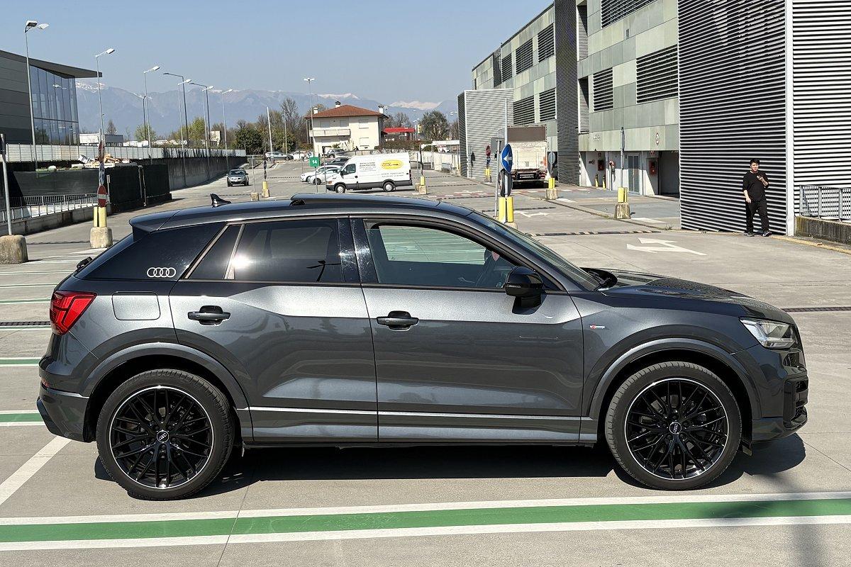 AUDI Q2 35 TFSI S tronic Identity Black