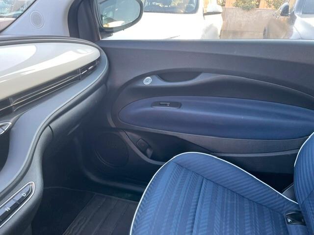 Fiat 500 500e Berlina 42 kWh Passion
