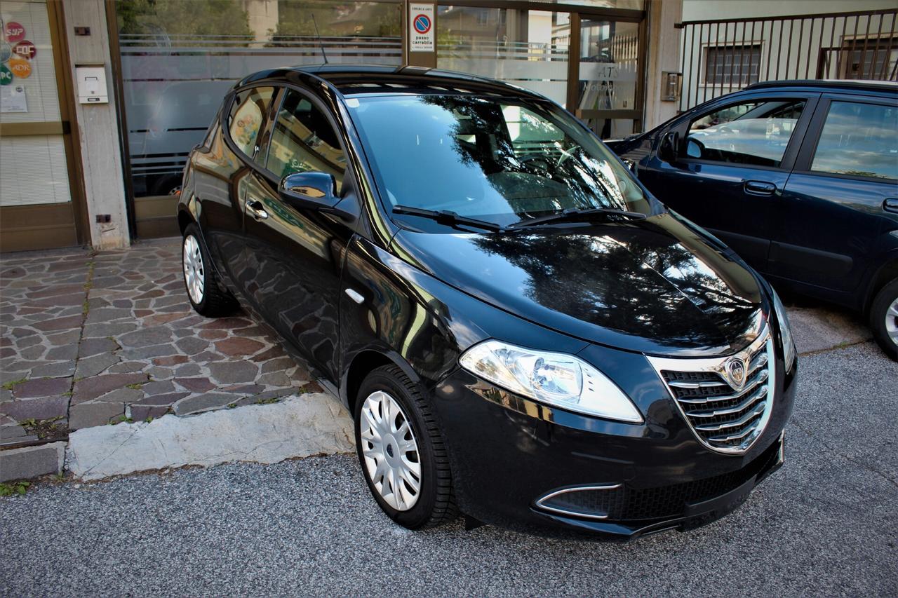 Lancia Ypsilon 1.2 69 CV 5 porte km 65000 Neopatentati
