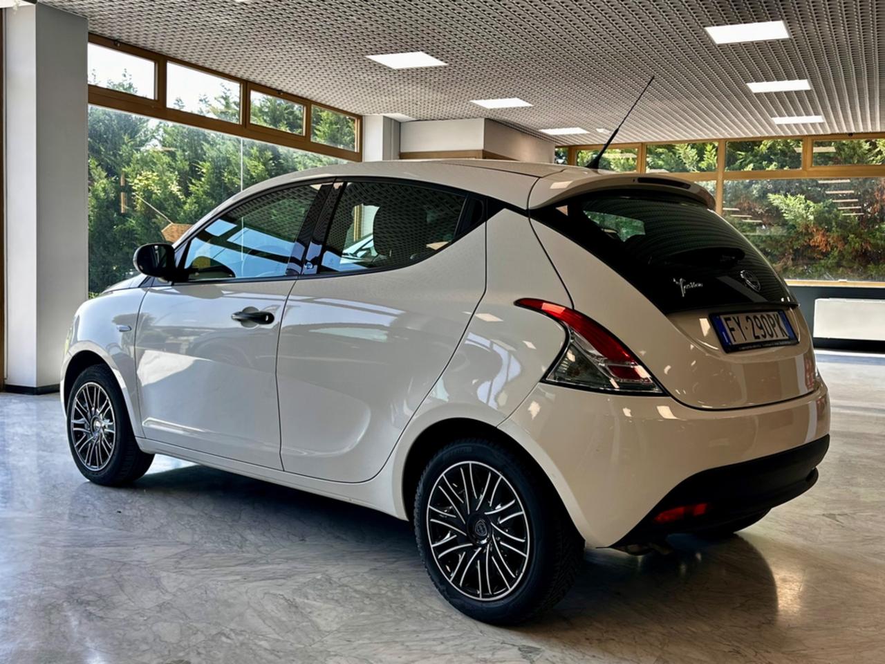Lancia Ypsilon 1.2 69 CV 5 porte GPL Ecochic Elefantino Blu