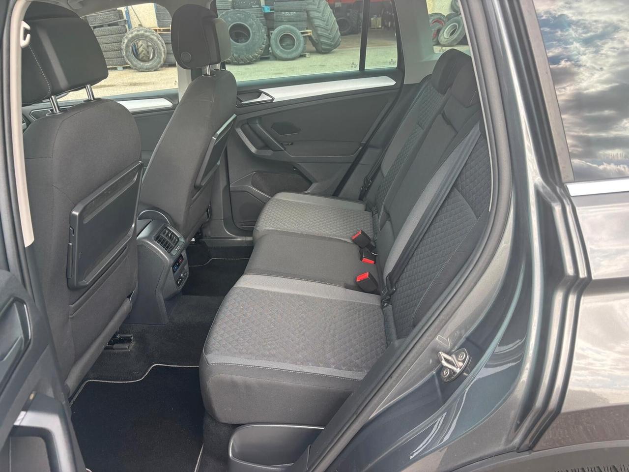 Volkswagen Tiguan 2.0 TDI SCR DSG 4MOTION Business BMT