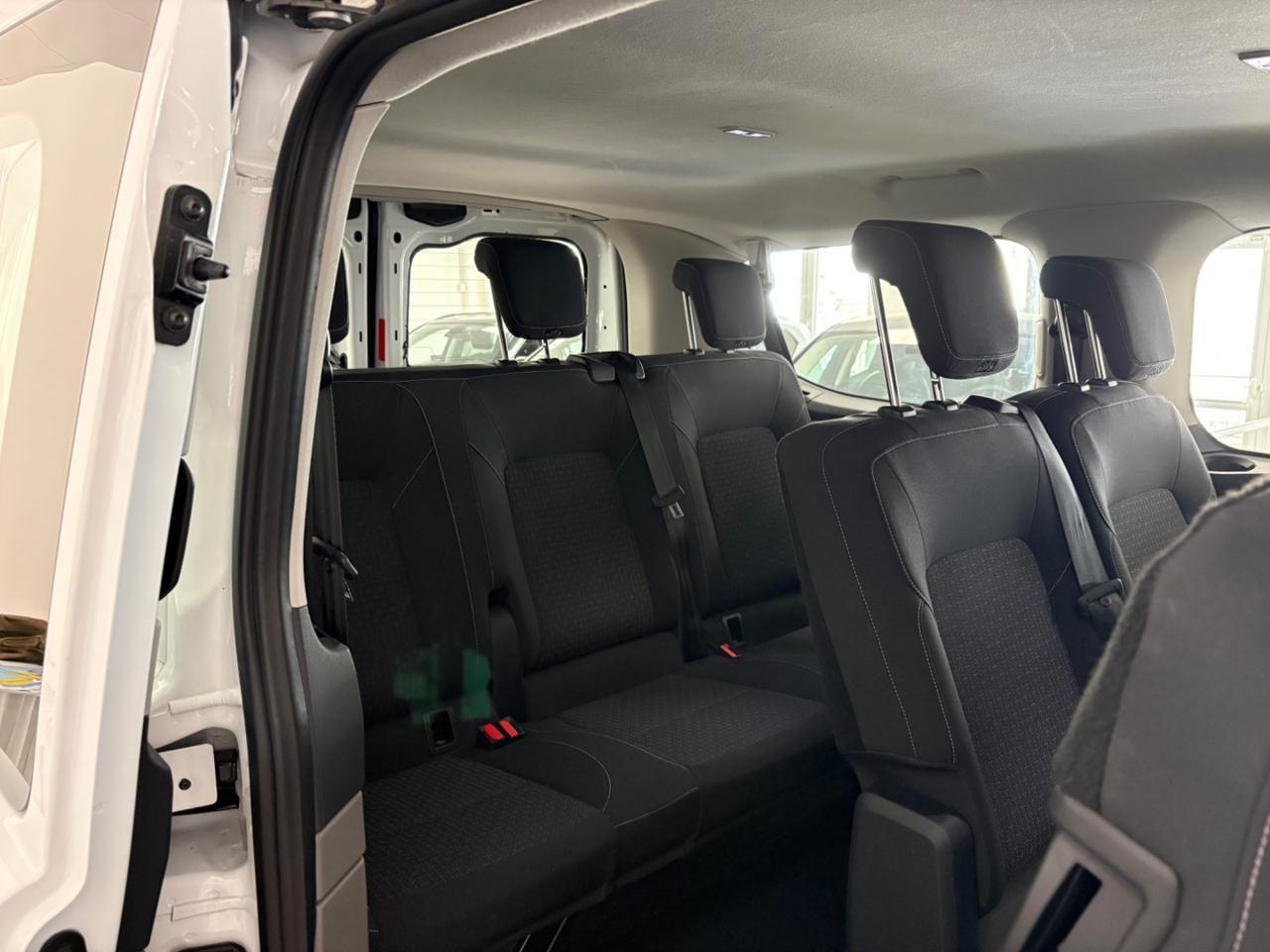Ford Transit Custom 320 2.0 EcoBlue 136CVCombi 9 POSTI €24900+IVA