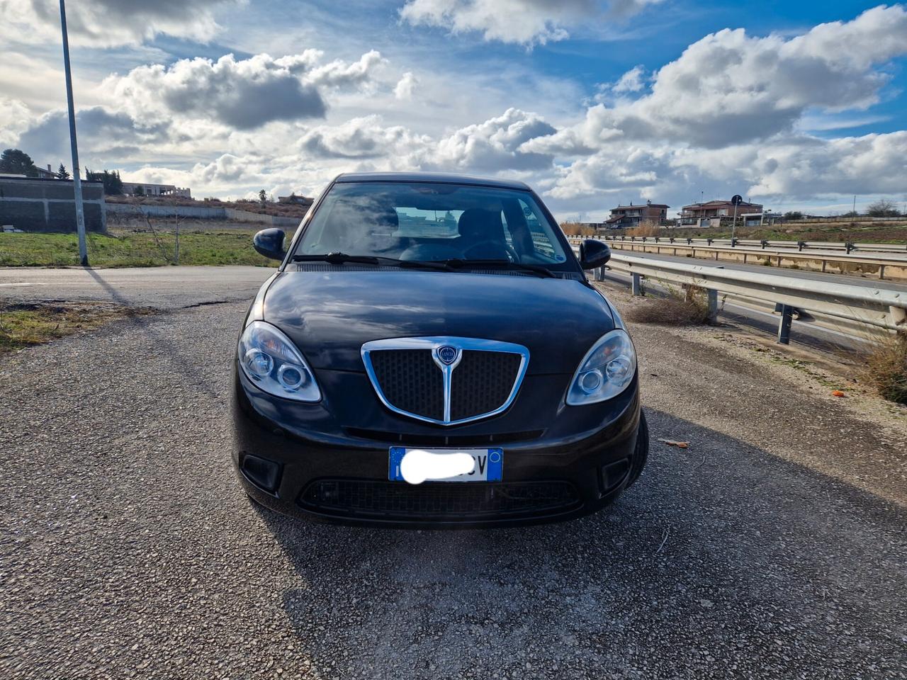 Lancia Ypsilon 1.3 MJT 75 CV Unyca