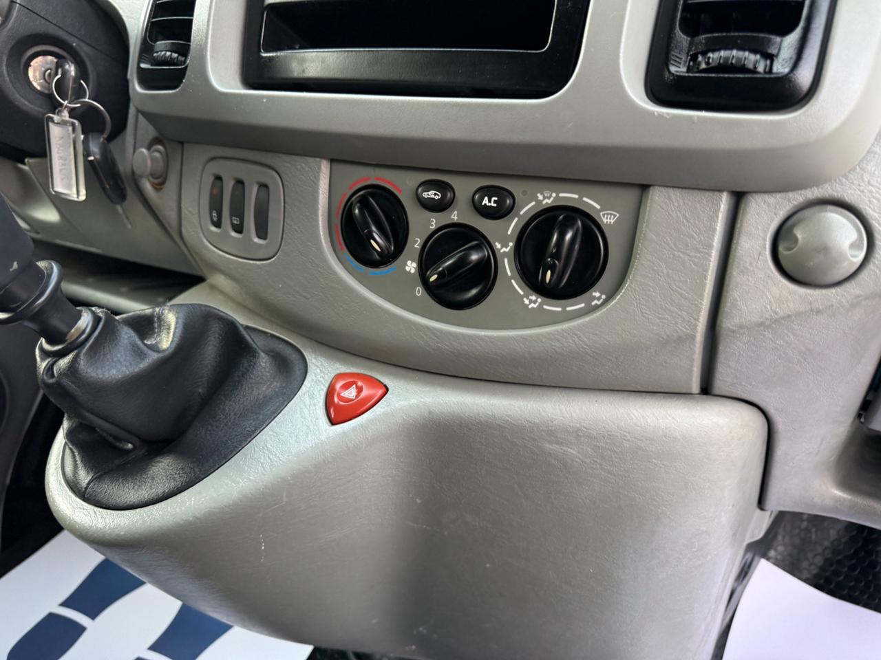 Opel Vivaro 27 2.0i 16V PC-TN Furgone