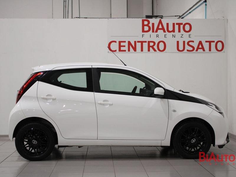 Toyota Aygo Aygo 5p 1.0 x-play m-mt 72cv