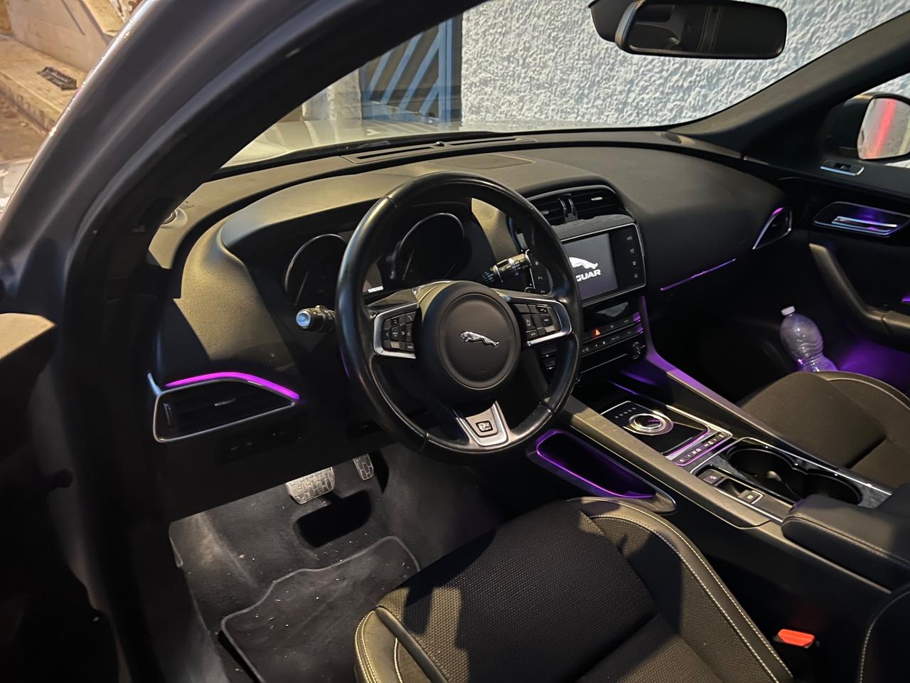 Jaguar F-Pace 2.0 D 180 CV AWD aut. R-Sport