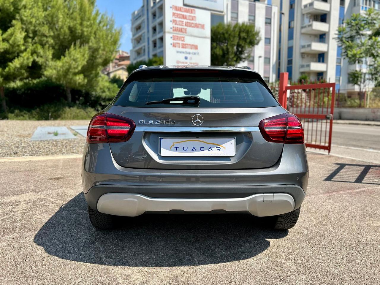 Mercedes-Benz GLA 200 D 200 Business #11388