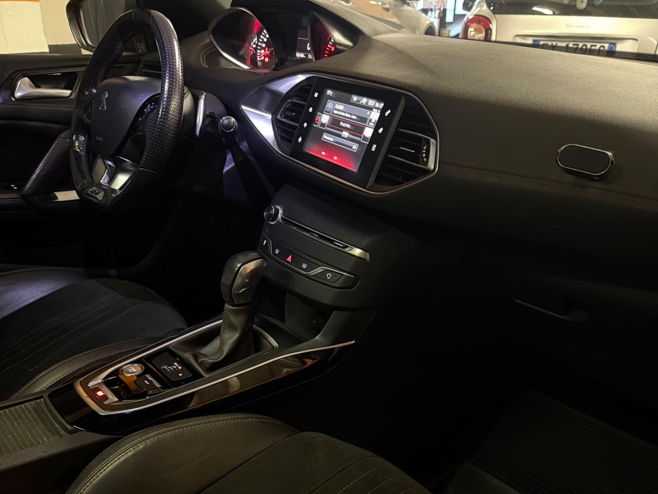 MERAVIGLIOSA PEUGEOT 308 GT CON TETTO PANORAMICO CON 128.162 KM