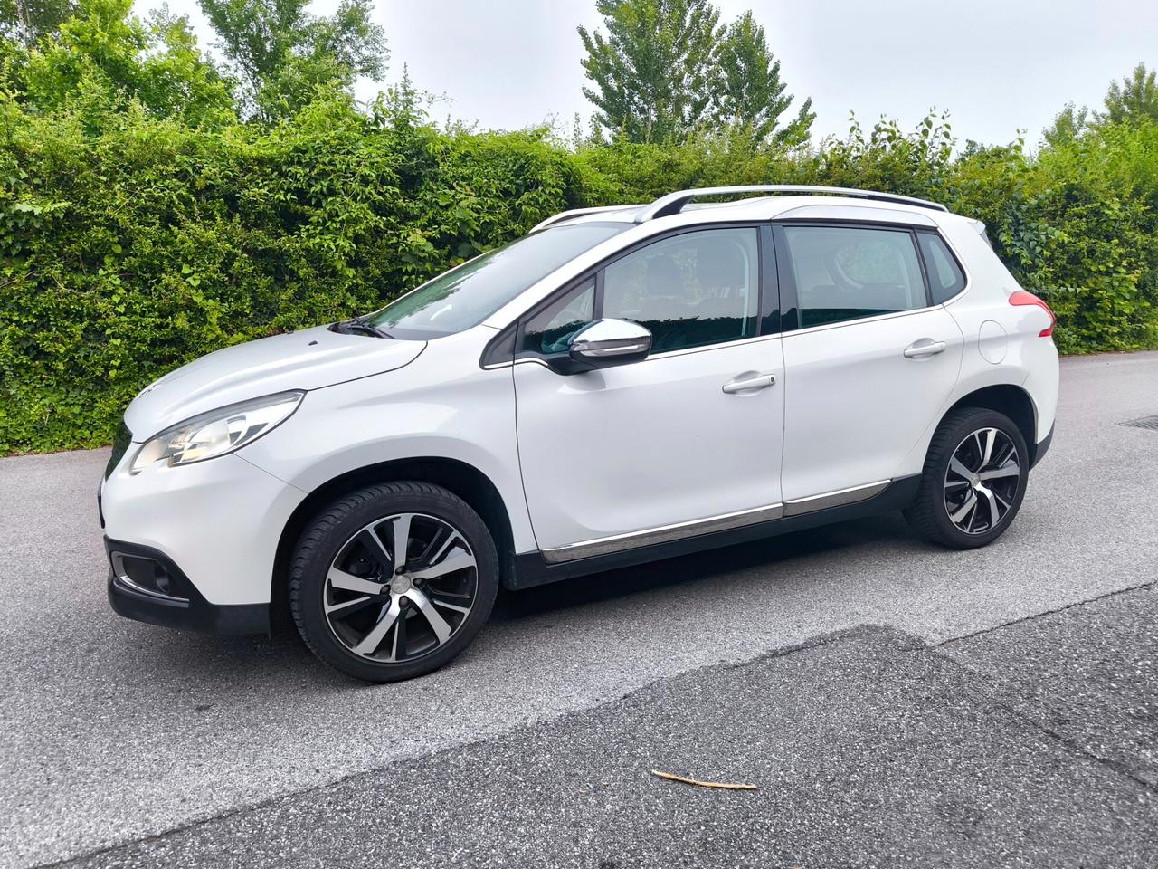 PEUGEOT 2008 1,6 BENZINA VTI-ALLURE
