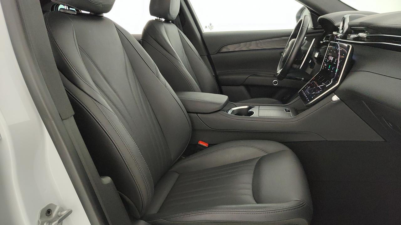 MASERATI Grecale GT Hybrid 300 My23 Nerissimo Package