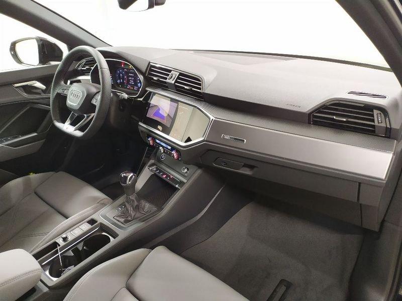 Audi Q3 Sportback 35 2.0 tdi Identity Black s-tronic