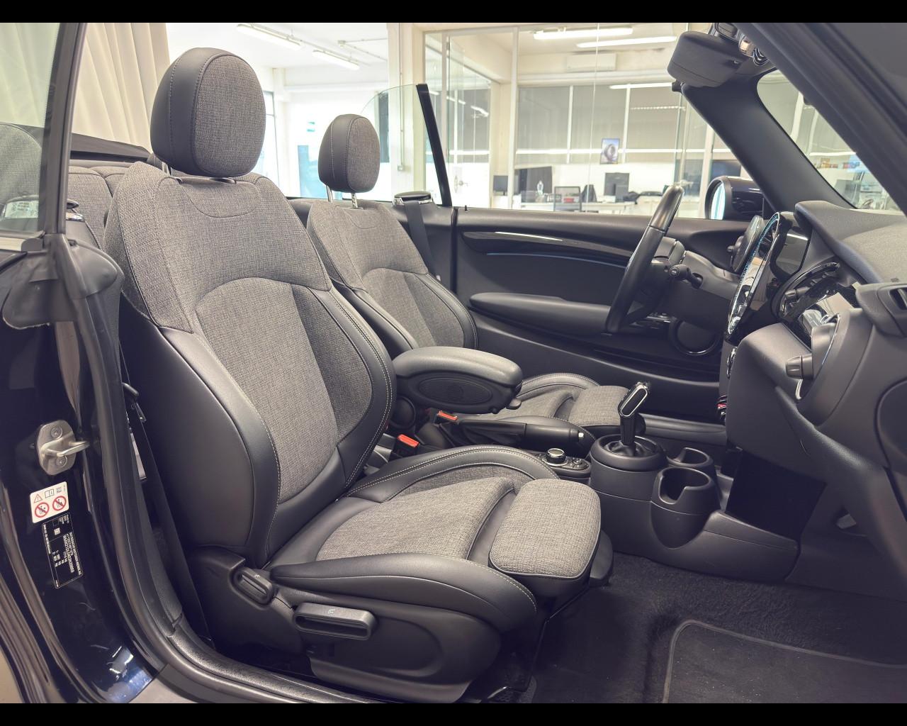 MINI Mini Cabrio (F57) - Mini 1.5 Cooper Classic Cabrio