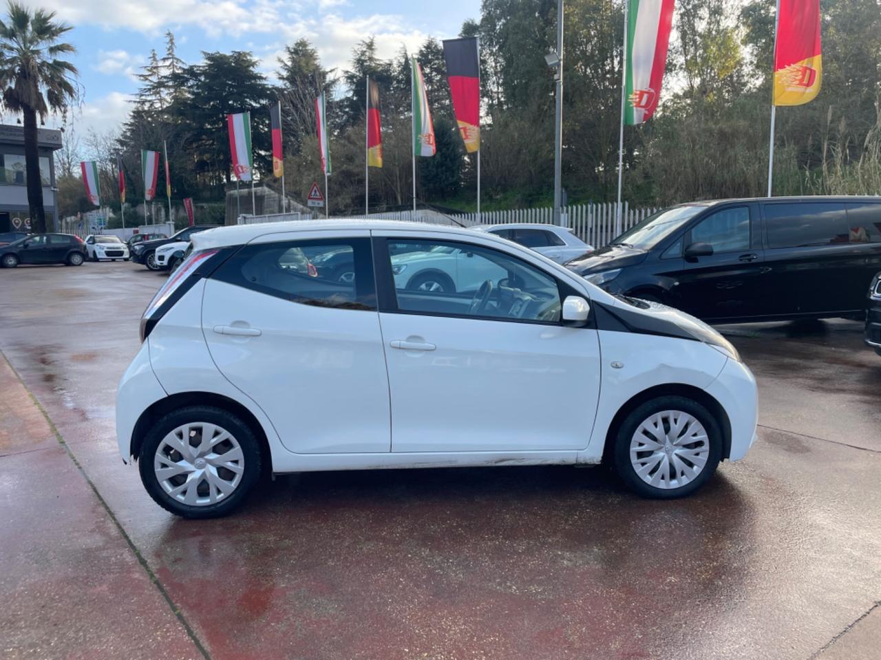 Toyota Aygo 1.0 VVT-i 69 CV 5 porte x-clusiv