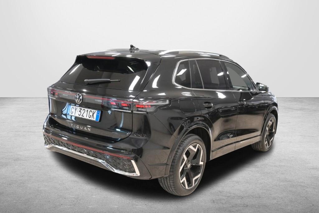 VOLKSWAGEN TIGUAN NEW 2.0 TDI 150CV DSG SCR R LINE ( FARI IQ LIGHT - ADAPTIVE CRUISE - AMBIENT LIGHT - DIGITAL COCKPIT - APP CONNECT - PARK ASSIST - TELECAMERA POST. - CERCHI 19 )