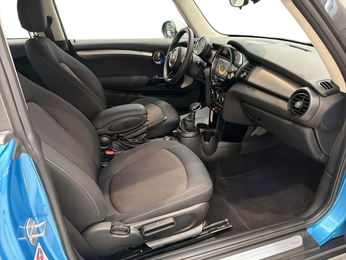 MINI Mini IV F55-F56 2014 - Mini 1.5 Cooper D 3p auto