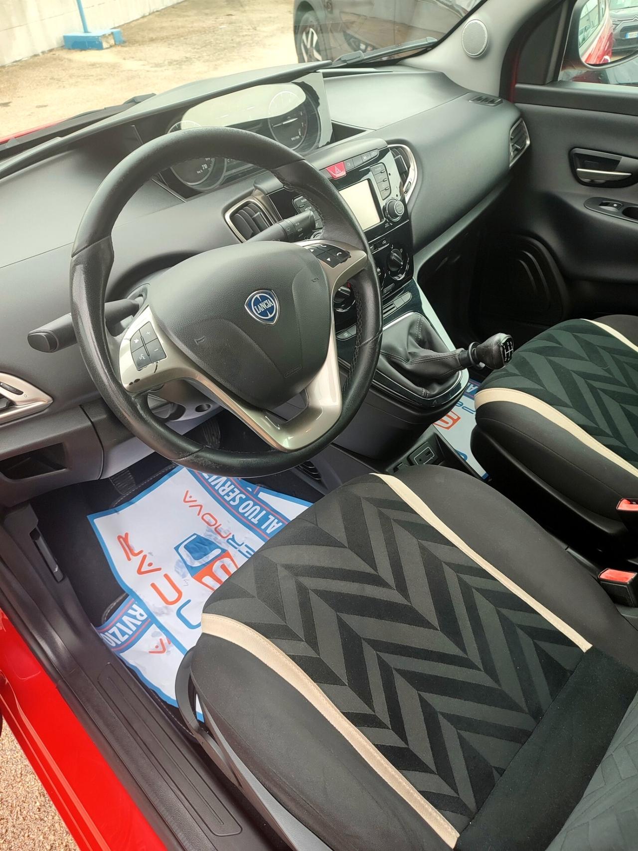 Lancia Ypsilon 1.2 69 CV 5 porte Gold