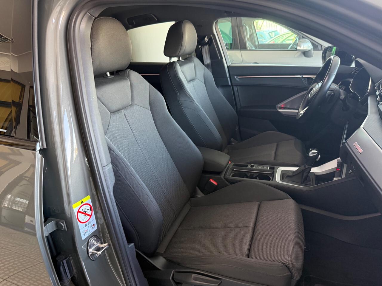 Audi Q3 35 TDI S tronic Identity Black SLine