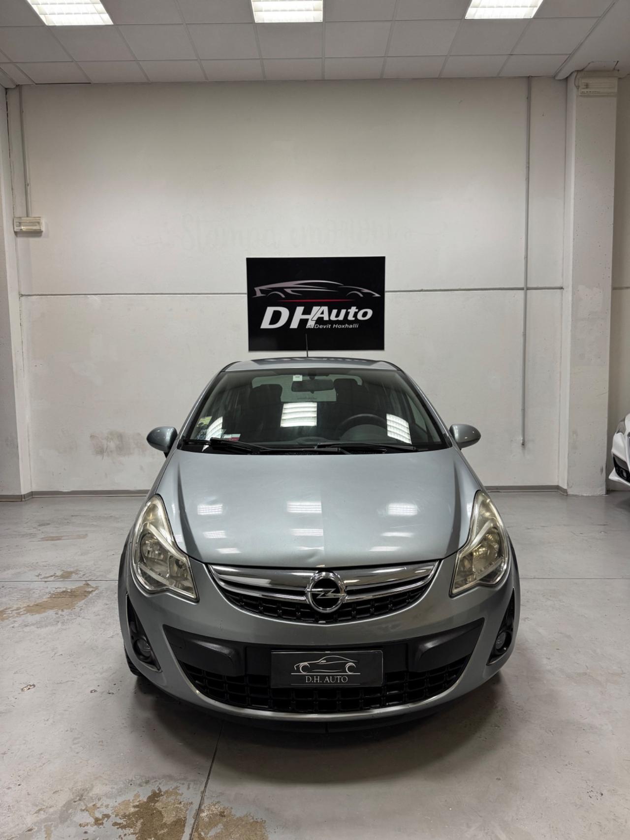 Opel Corsa 1.2 5 porte Cosmo