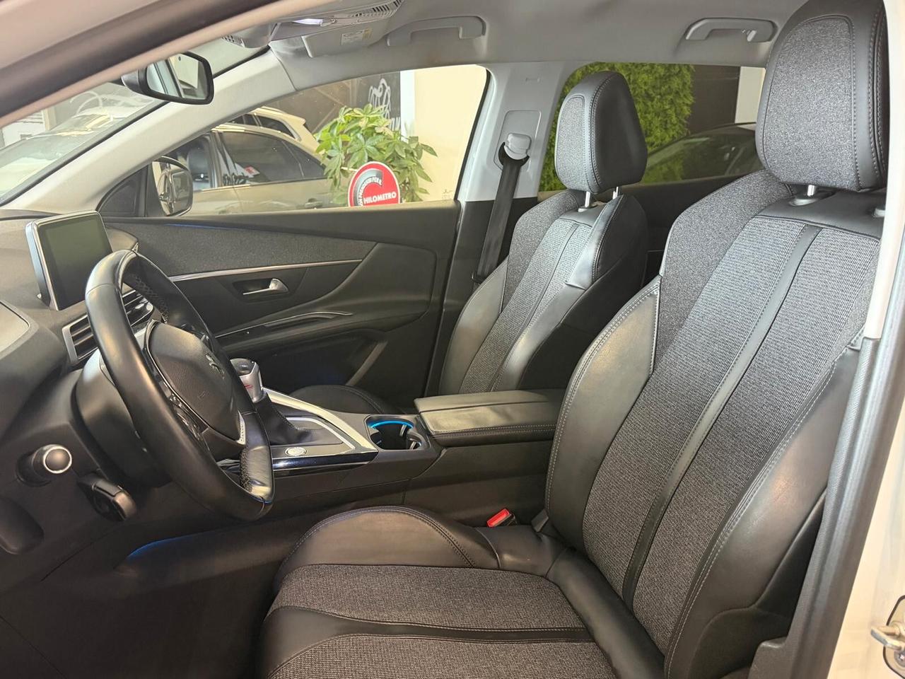 PEUGEOT 3008 1.6 BLUEHDI 120CV OK NEOPATENTATO NAVI CAM ANNO 2017