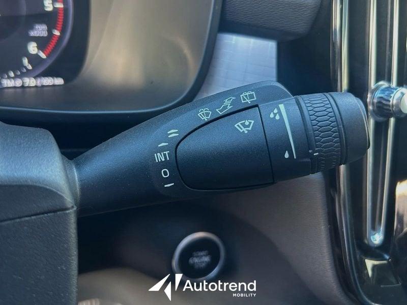 Volvo XC40 D3 150 CV Automatica Momentum Pro