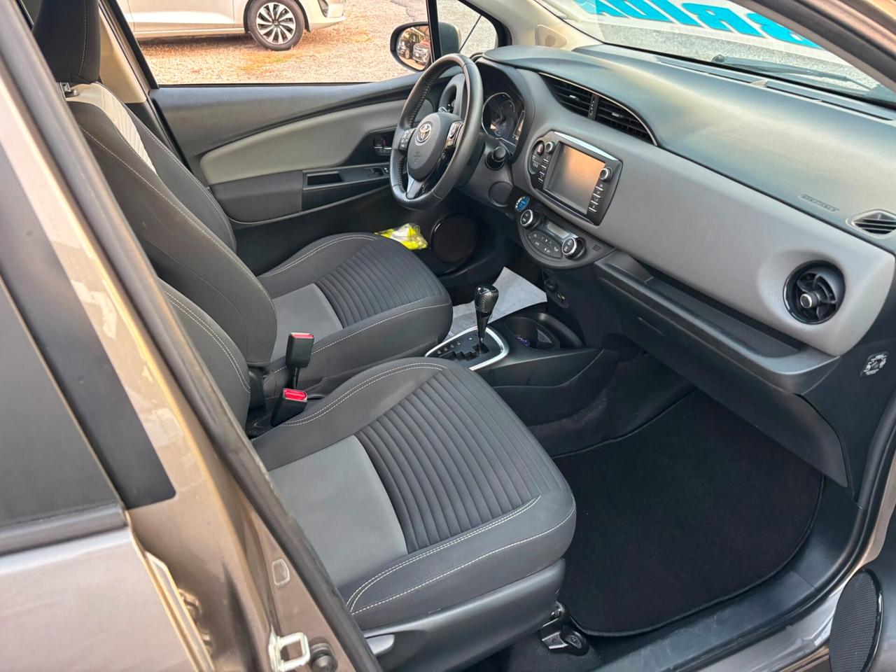 Toyota Yaris 1.5 Hybrid 5 porte Business