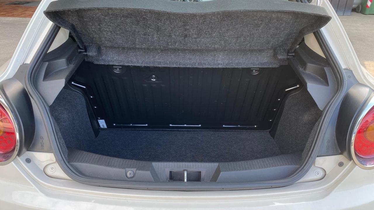 Alfa Romeo MiTo 1.6 JTDm-2 S&S Distinctive Sport Pack