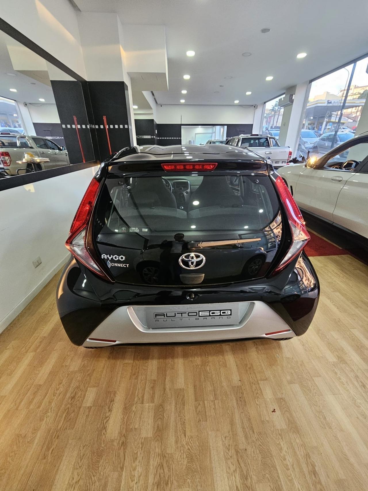 Toyota Aygo Connect 1.0 VVT-i 72 CV 5 porte x-play