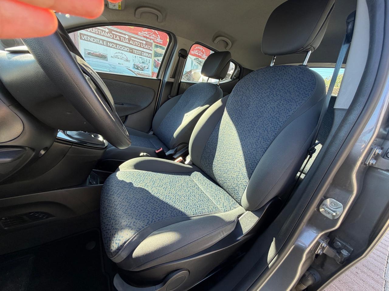 Lancia Ypsilon 1.0 FireFly 5 porte S&S Hybrid Ecochic Silver