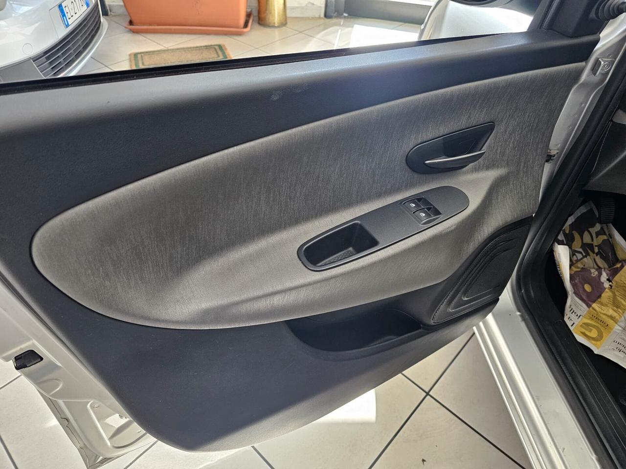 Lancia Ypsilon 1.2 69 CV 5 porte S&S Gold