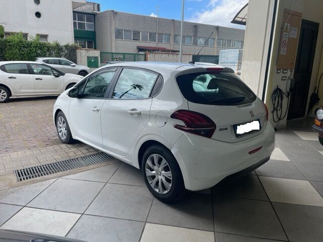 Peugeot 208 2017 photo 2