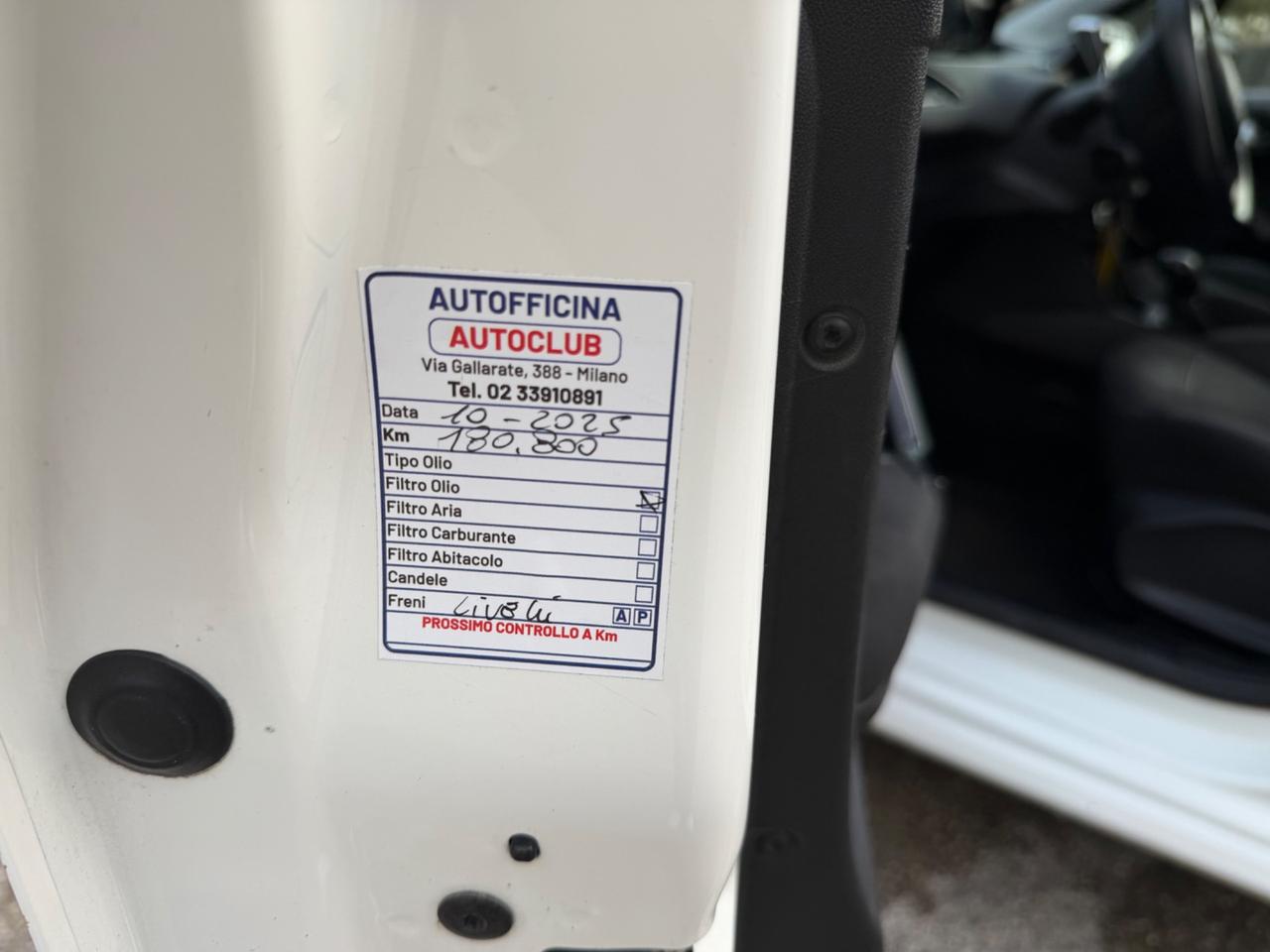 Peugeot 208 1.4 HDi 68 CV 5 porte Allure