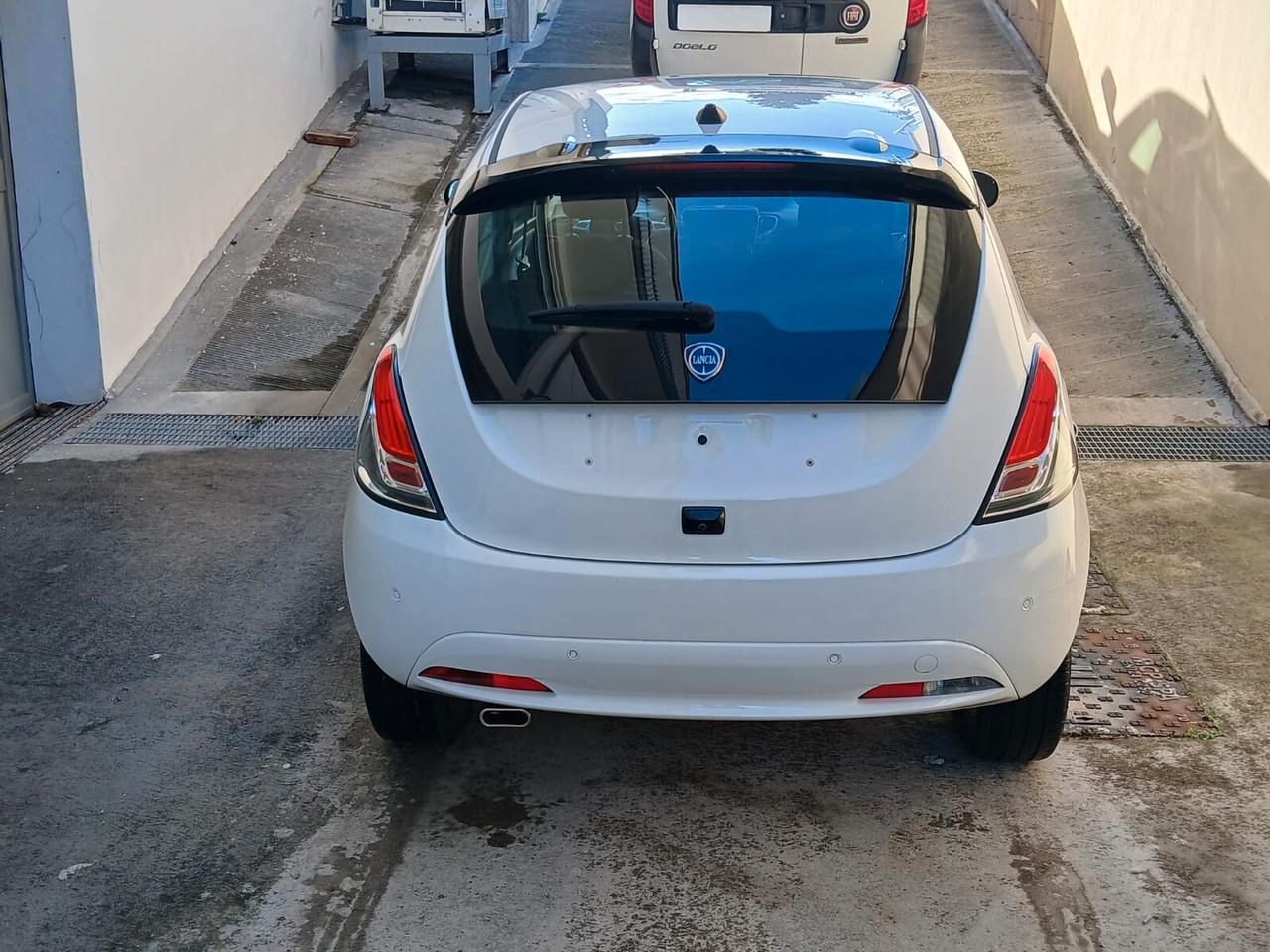 Lancia Ypsilon 1.0 FireFly 5 porte S&S Hybrid Platino